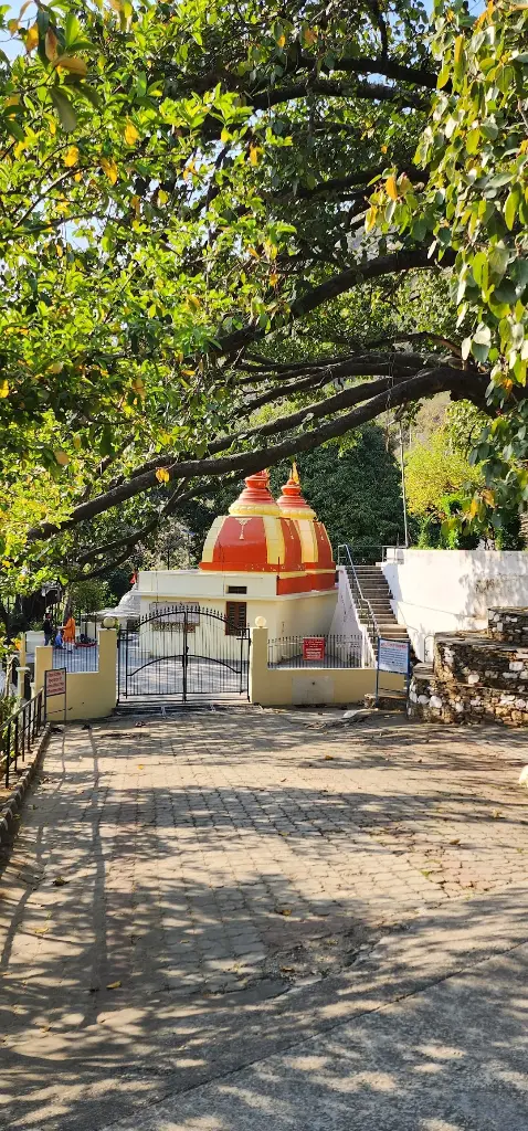 neem-karoli-baba-ashram-kakrighat-1988130 (1).webp